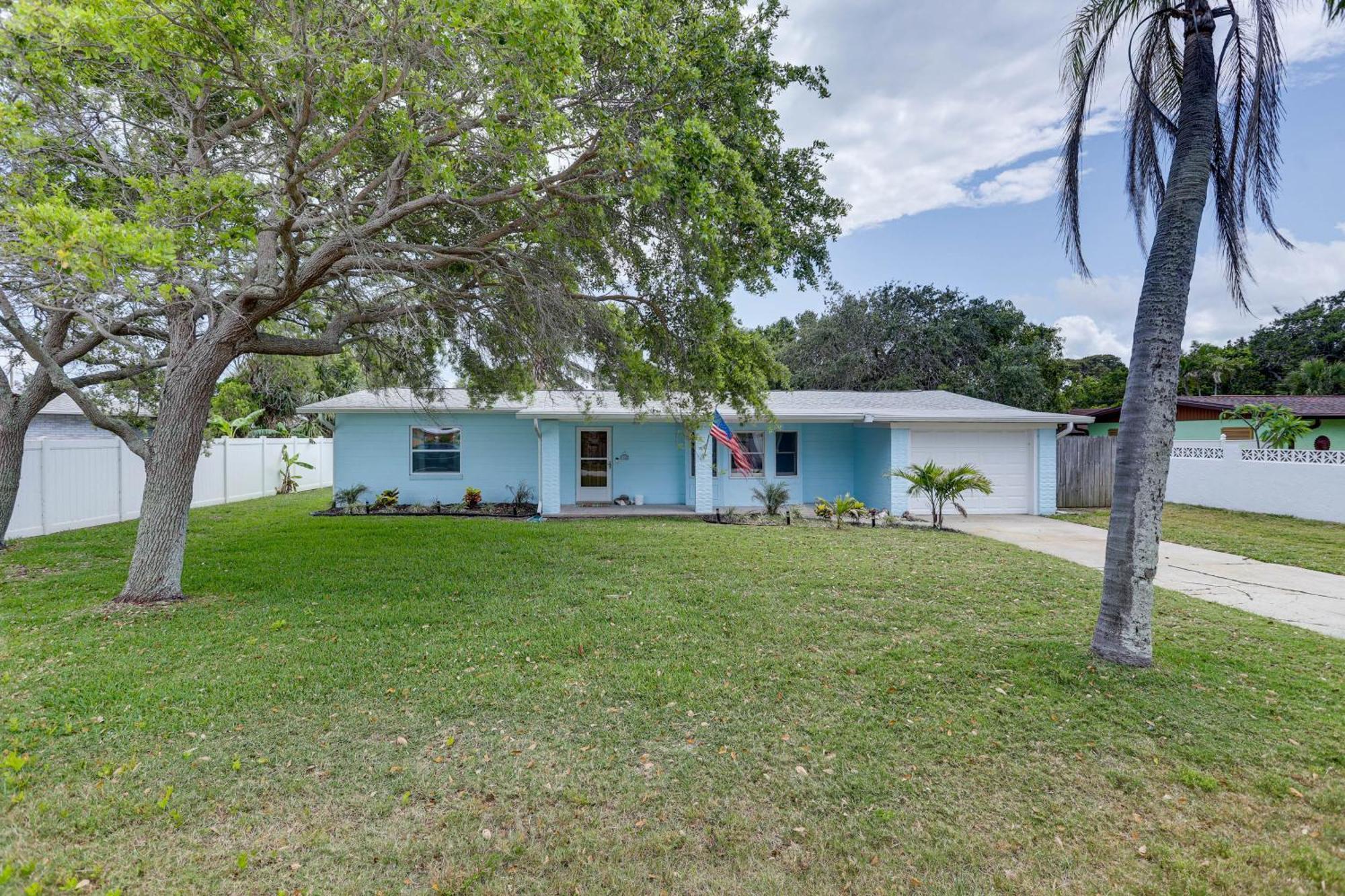 Pet-Friendly Cocoa Beach Home Walk To Beach! Bagian luar foto